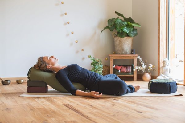 Posture yoga restauratif