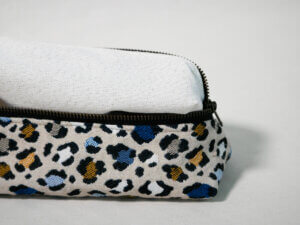 Détails trousse de toilette léopard